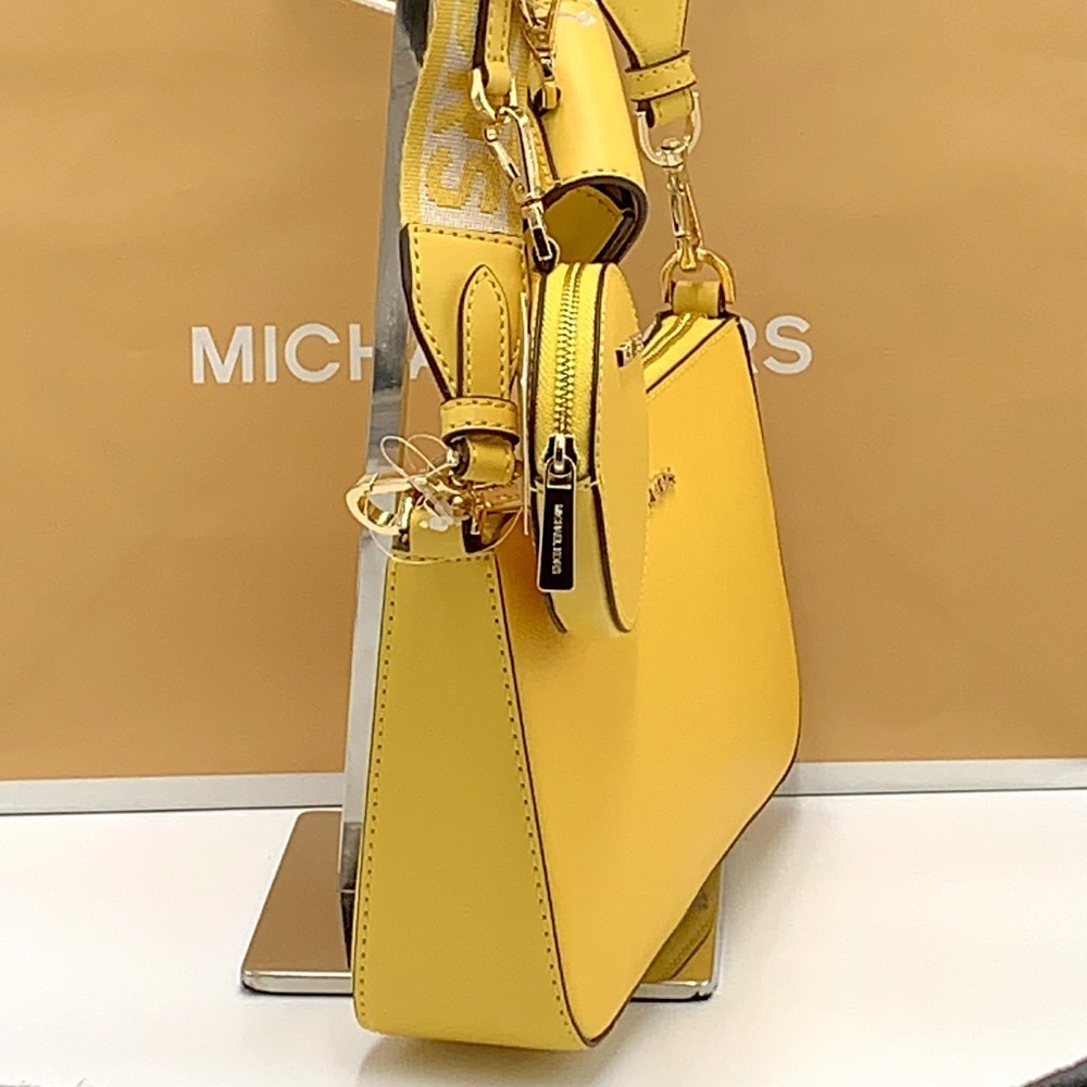 MICHAEL KORS JET SET TRAVEL SMALL
SHOULDER CROSSBODY BAG WITH TECH ATTCH AIRPOD - Picture 5 of 16